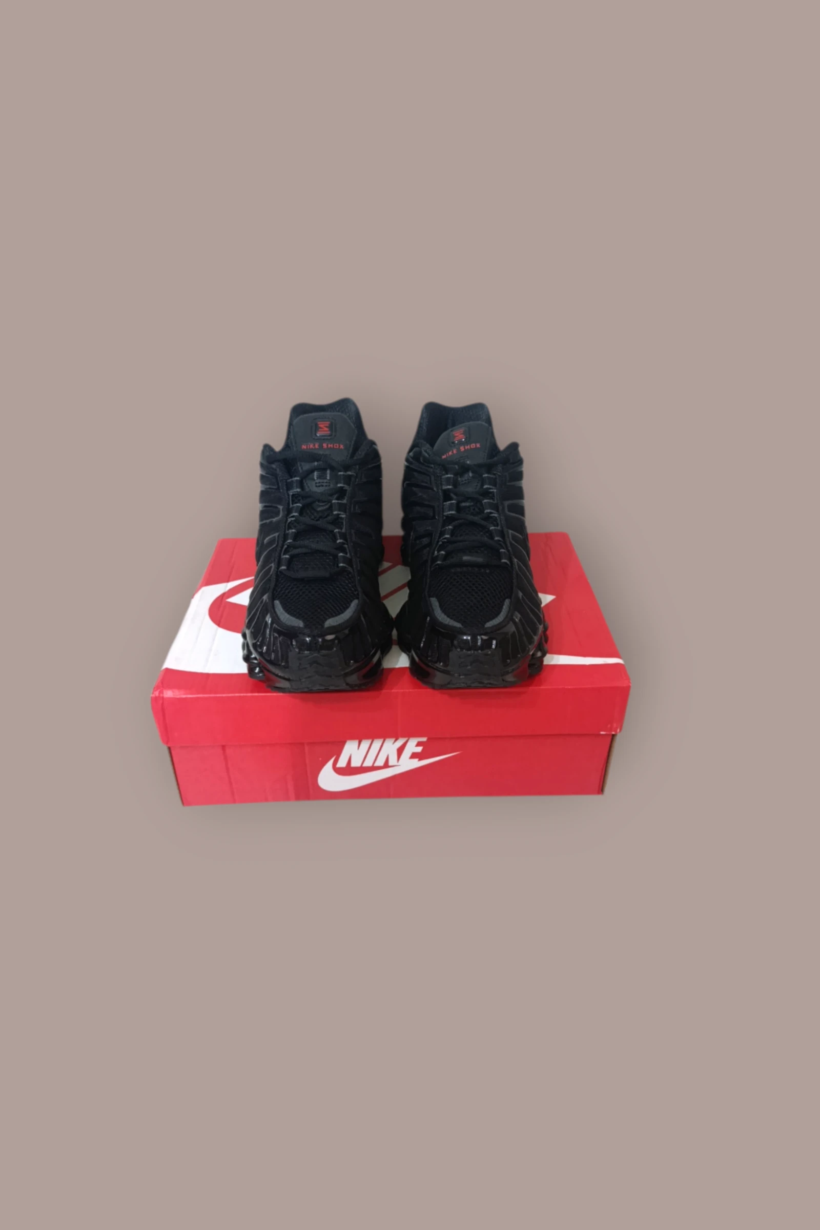 | Zapatillas Nike Shox Hombre | Color Negro | Nuevas a Estrenar | Talla 43 |